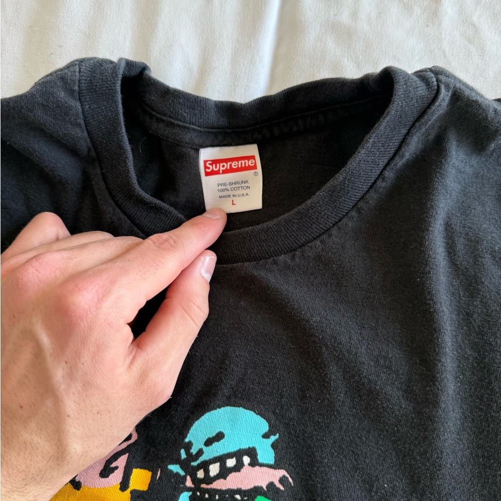 Supreme Black Tee - Picture 2 of 3